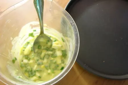 Лепёшки с зелёным луком и яйцом.: шаг 5