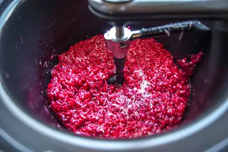 Ризотто со свеклой и сыром дор блю в мультиварке kitchenaid: шаг 4