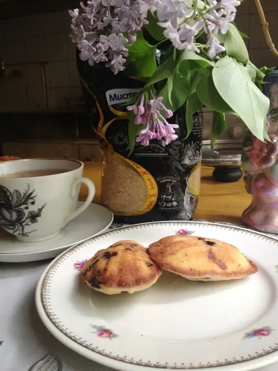 Мадленки с лимоном, белым шоколадом и чёрной смородиной: шаг 9