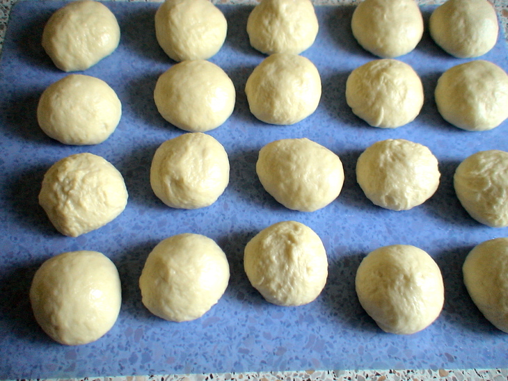 Пирожки печёные сдобные с зелёным луком и яйцом. гост: шаг 8