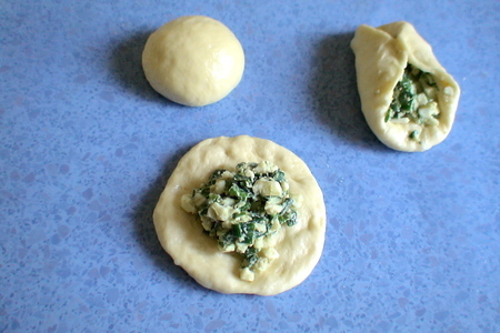 Пирожки печёные сдобные с зелёным луком и яйцом. гост: шаг 9