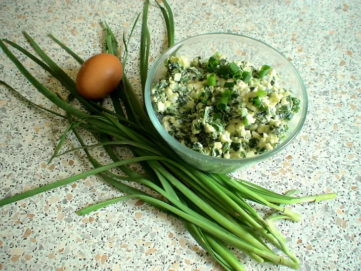 Пирожки печёные сдобные с зелёным луком и яйцом. гост: шаг 11