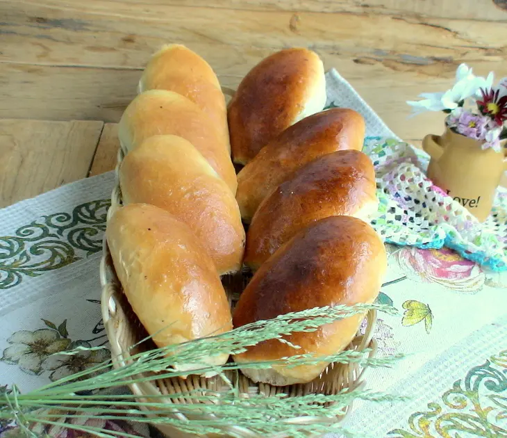 Пирожки печёные сдобные с зелёным луком и яйцом. гост: шаг 13