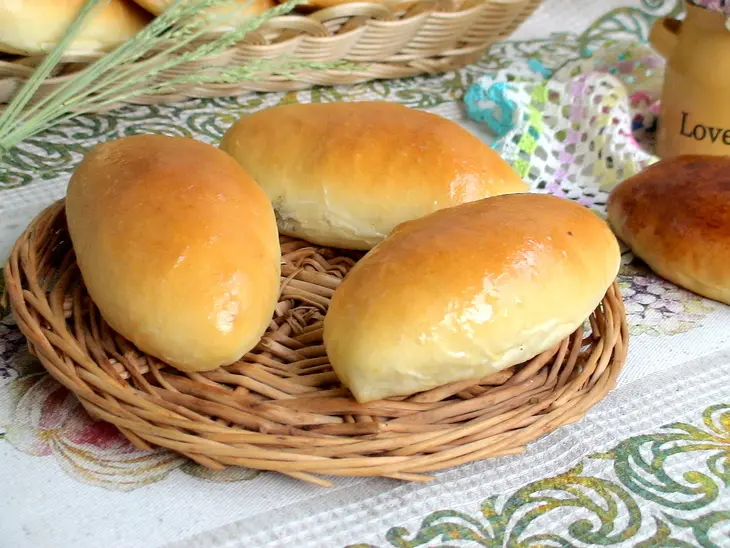 Пирожки печёные сдобные с зелёным луком и яйцом. гост: шаг 14