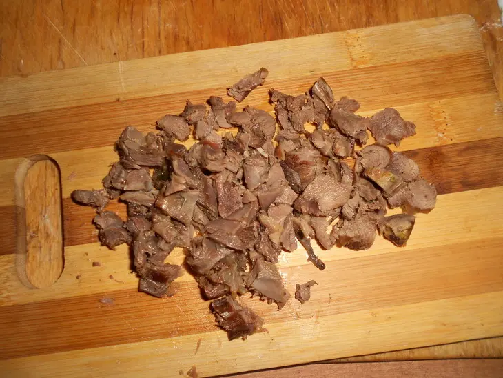 Омлет в микроволновке с мясом и кабачками: шаг 1