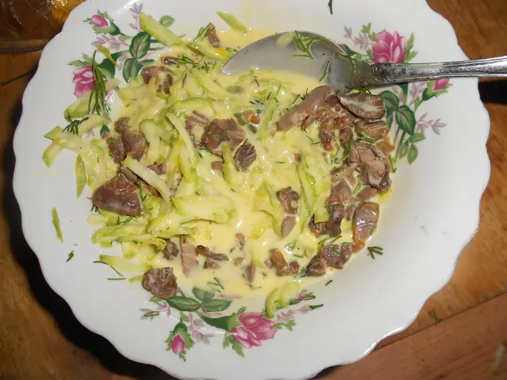 Омлет в микроволновке с мясом и кабачками: шаг 5