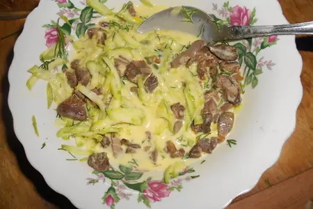 Омлет в микроволновке с мясом и кабачками: шаг 5