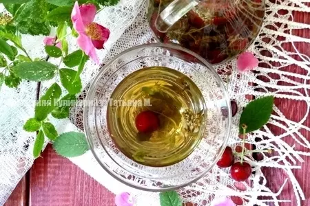 Летний чай с черешней, корицей и мятой: шаг 4