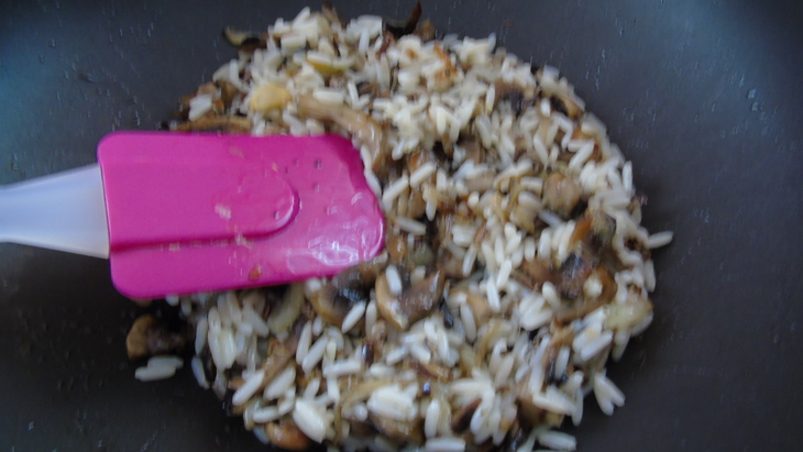 Рисовый теплый салат с грибами: шаг 4