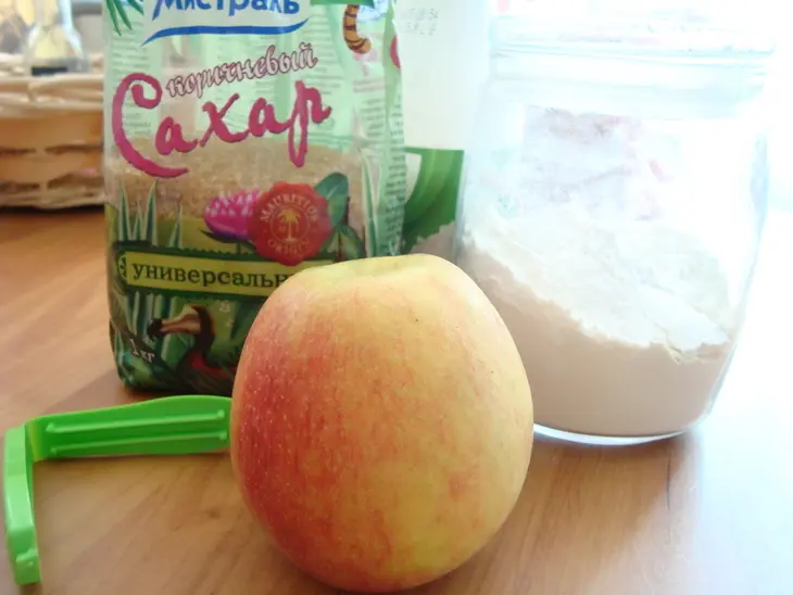 Пирог яблочный на кефире (просто-быстро).: шаг 1