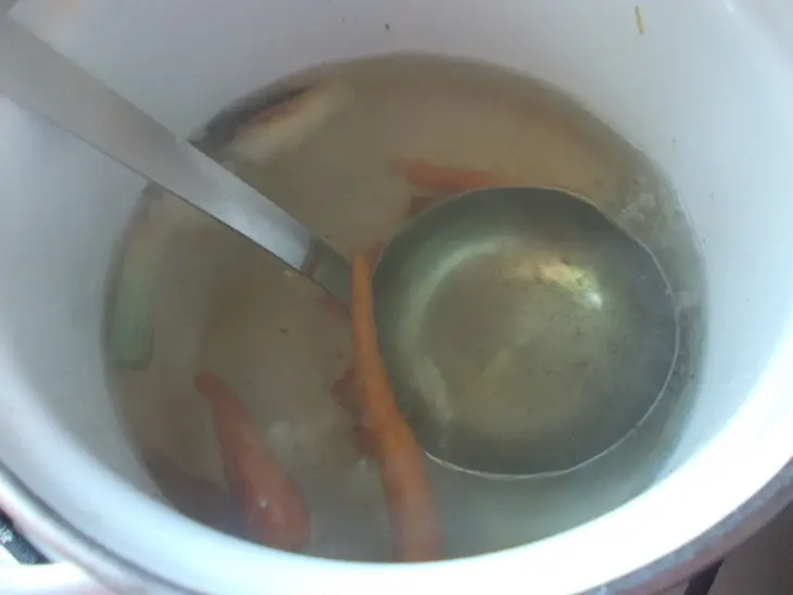 Ризотто с молодой морковью и горошком: шаг 1