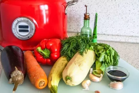 Рататуй тиан c паназиатским соусом в мультиварке kitchenaid: шаг 1