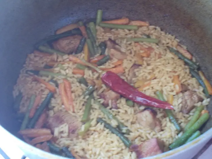 Плов с чесночными стрелками: шаг 8