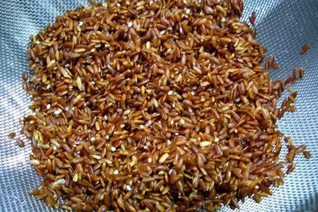 Красный рис со свининой и зеленым горошком: шаг 1