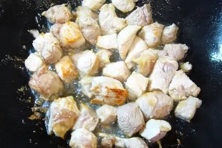 Красный рис со свининой и зеленым горошком: шаг 3