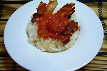 Рис с чесночно-томатным соусом и хрустящим беконом: шаг 6
