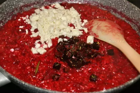 Свекольное ризотто с козьим сыром и грецкими орехами: шаг 7
