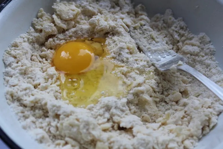 Творожник с яблоками и ягодами-микс: шаг 1