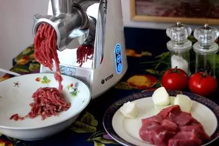 Попьет с клюквенным соусом и томатно-кориандровый сок // paupiette with cranberry sauce and tomato-coriander juice: шаг 2