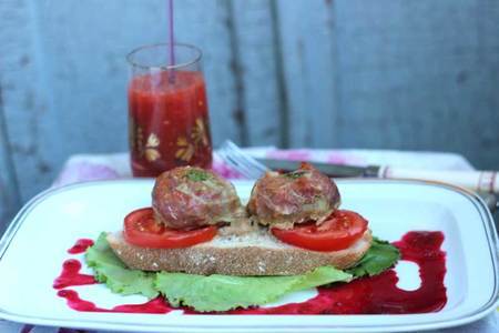 Попьет с клюквенным соусом и томатно-кориандровый сок // paupiette with cranberry sauce and tomato-coriander juice: шаг 8