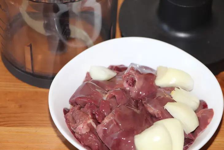 Диетический паштет из куриной печени за 5 минут: шаг 1