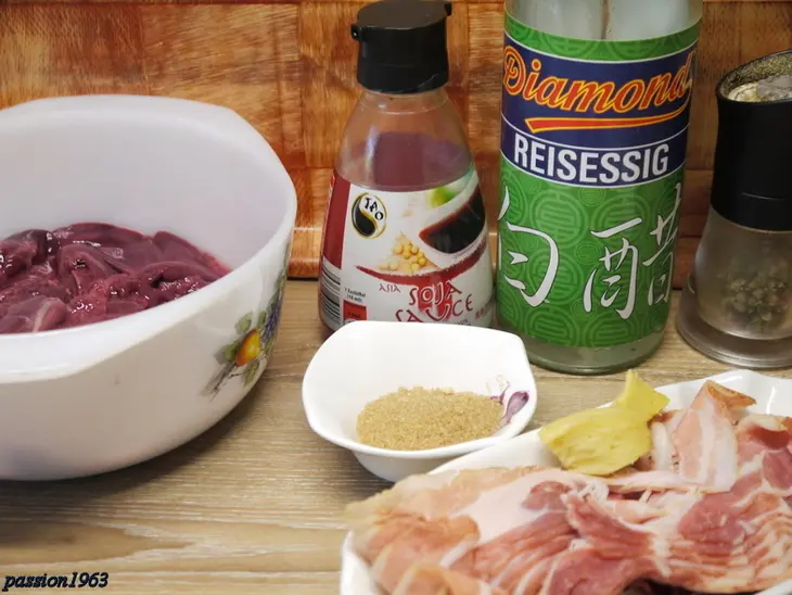 Румаки из куриной печени с дыней-гриль и клубнично-моцарелловыми шпажками: шаг 1