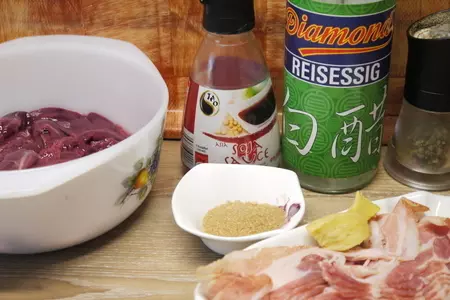 Румаки из куриной печени с дыней-гриль и клубнично-моцарелловыми шпажками: шаг 1