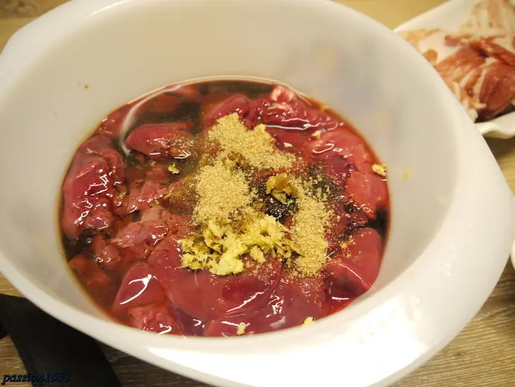 Румаки из куриной печени с дыней-гриль и клубнично-моцарелловыми шпажками: шаг 2