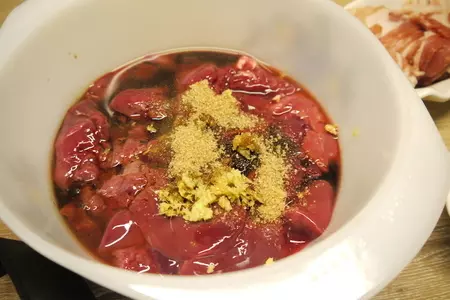 Румаки из куриной печени с дыней-гриль и клубнично-моцарелловыми шпажками: шаг 2