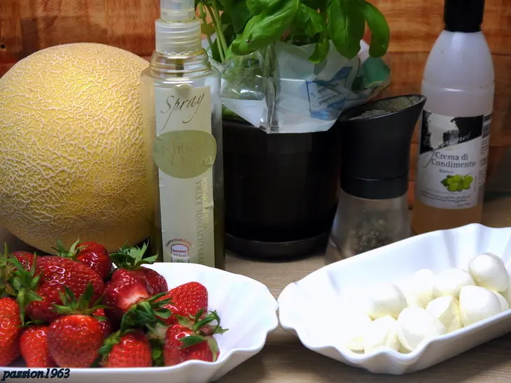 Румаки из куриной печени с дыней-гриль и клубнично-моцарелловыми шпажками: шаг 3
