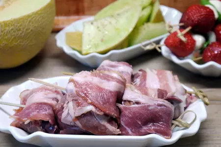 Румаки из куриной печени с дыней-гриль и клубнично-моцарелловыми шпажками: шаг 5