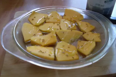 Салат с печёной тыквой, грушей и брынзой: шаг 2