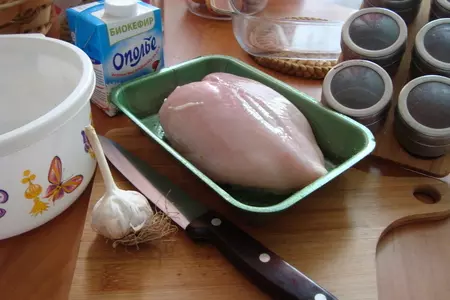 Курица в кефире с картофелем и черри.: шаг 1