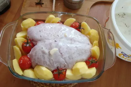 Курица в кефире с картофелем и черри.: шаг 7