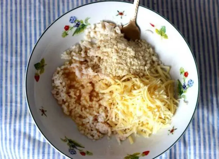 Крабовые котлеты с домашним соусом айоли и трехцветным картофельным пюре: шаг 3