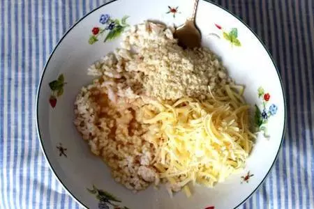 Крабовые котлеты с домашним соусом айоли и трехцветным картофельным пюре: шаг 3