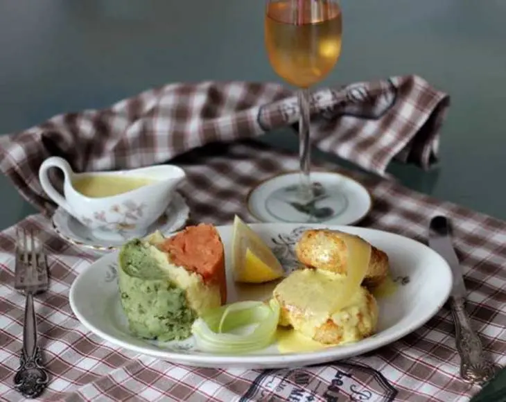 Крабовые котлеты с домашним соусом айоли и трехцветным картофельным пюре: шаг 6