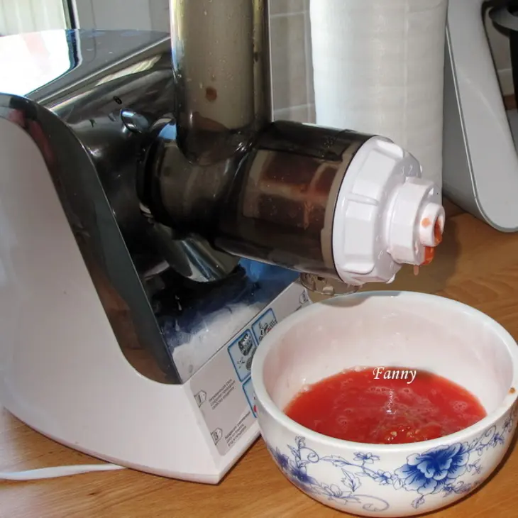 Утиные окорочка, фаршированные куриным муссом с томатным соусом: шаг 6