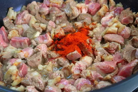 Мясное рагу "дружба" с копченой паприкой и гарниром: шаг 4