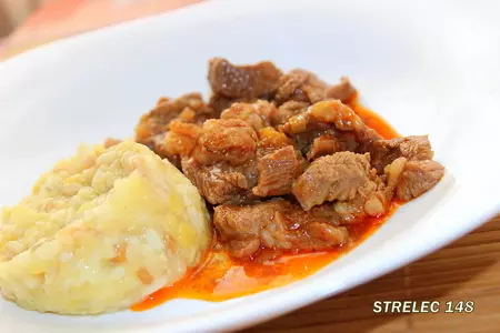 Мясное рагу "дружба" с копченой паприкой и гарниром: шаг 6