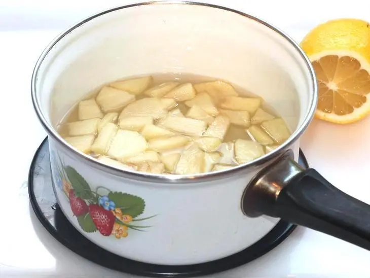 Фруктовое желе из свежих яблок и вишен: шаг 4