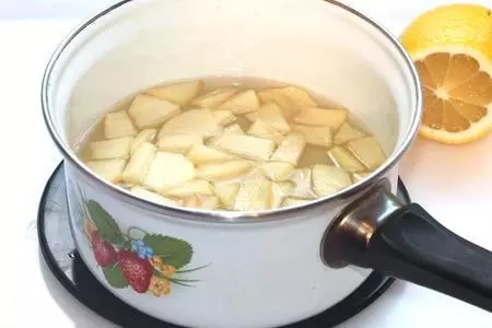 Фруктовое желе из свежих яблок и вишен: шаг 4