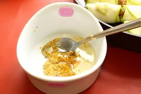 Рулетики из баклажан и кабачков фаршированные мясом: шаг 9