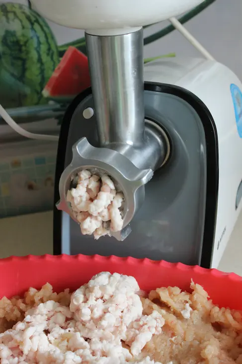 Куриные колбаски с соусом и сальсой из черного трюфеля: шаг 4