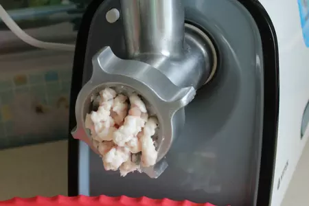 Куриные колбаски с соусом и сальсой из черного трюфеля: шаг 4