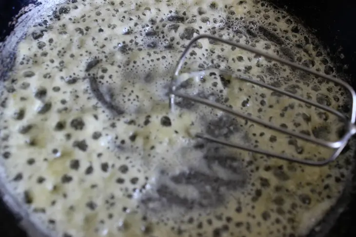 Куриные колбаски с соусом и сальсой из черного трюфеля: шаг 11