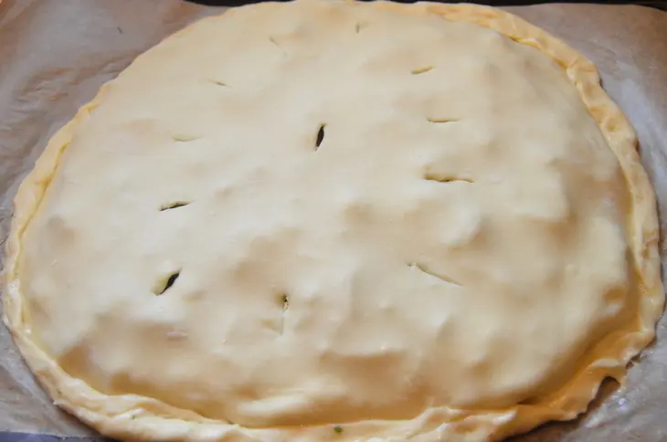 Пирог с куриными сердечками и солеными огурцами: шаг 7