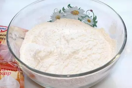 Маковый пирог с вишней: шаг 3