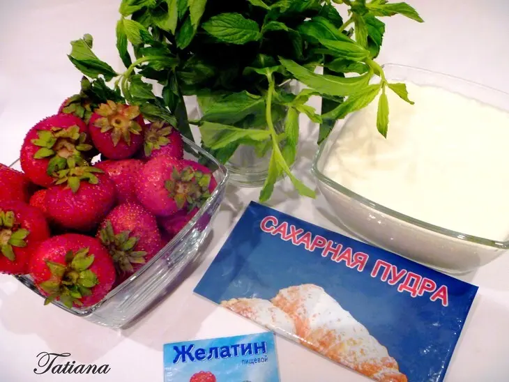 Десерт из мятного йогурта и клубники: шаг 1