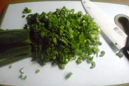 Блинчики с зелёным луком и яйцом: шаг 3
